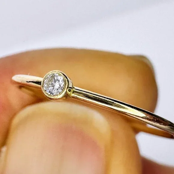 14K yellow gold 0.03ct G/VS2 round brilliant Solitaire Diamond stackable ring - Picture 8 of 8